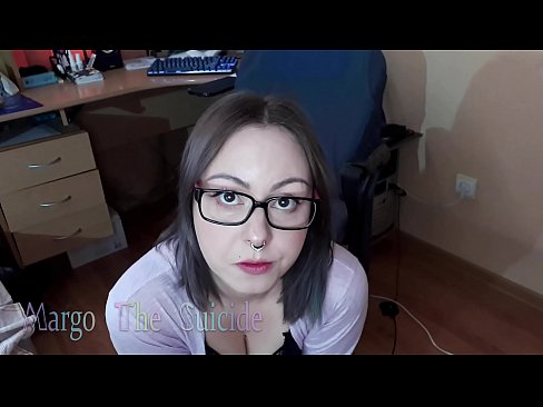 ❤️ Ragazza sexy con gli occhiali succhia il dildo profondamente sulla macchina fotografica ❤ Solo pornoal it.rionews.top ❌️❤